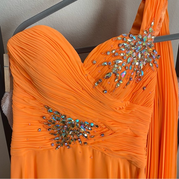 Tony Bowls Evenings Women’s One Shoulder Gown Dress - Picture 4 of 9